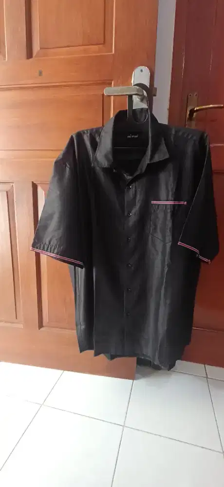 Kemeja hitam lengan pendek  XXXL