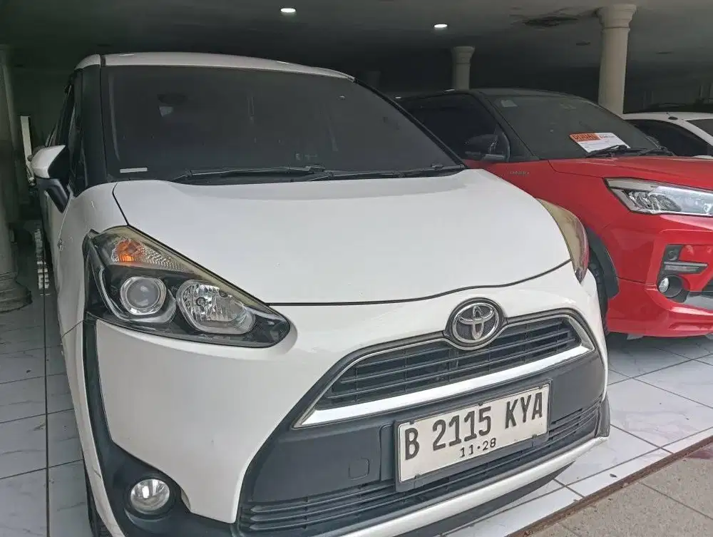 Toyota Sienta v at DP 5jt tahun 2017