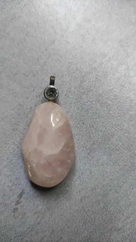 Liontin Batu Mulia Rose Quartz