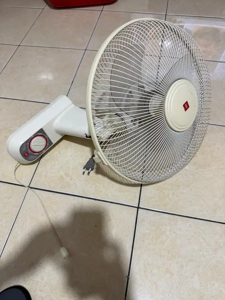 Kipas angin dinding KDK