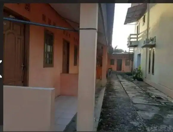 Kost 8 pintu plus rumah induk dan paviliun