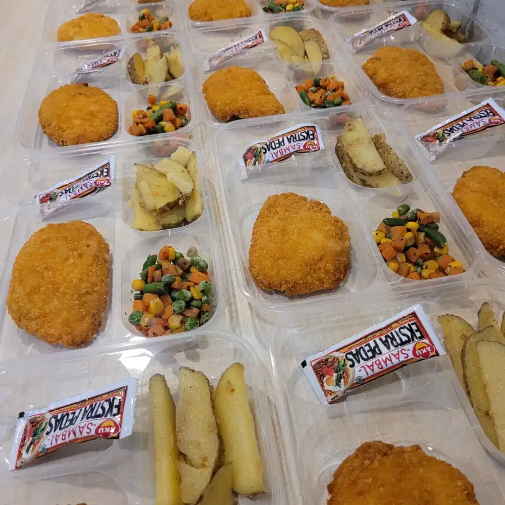 Staff Dapur Catering dan Risol