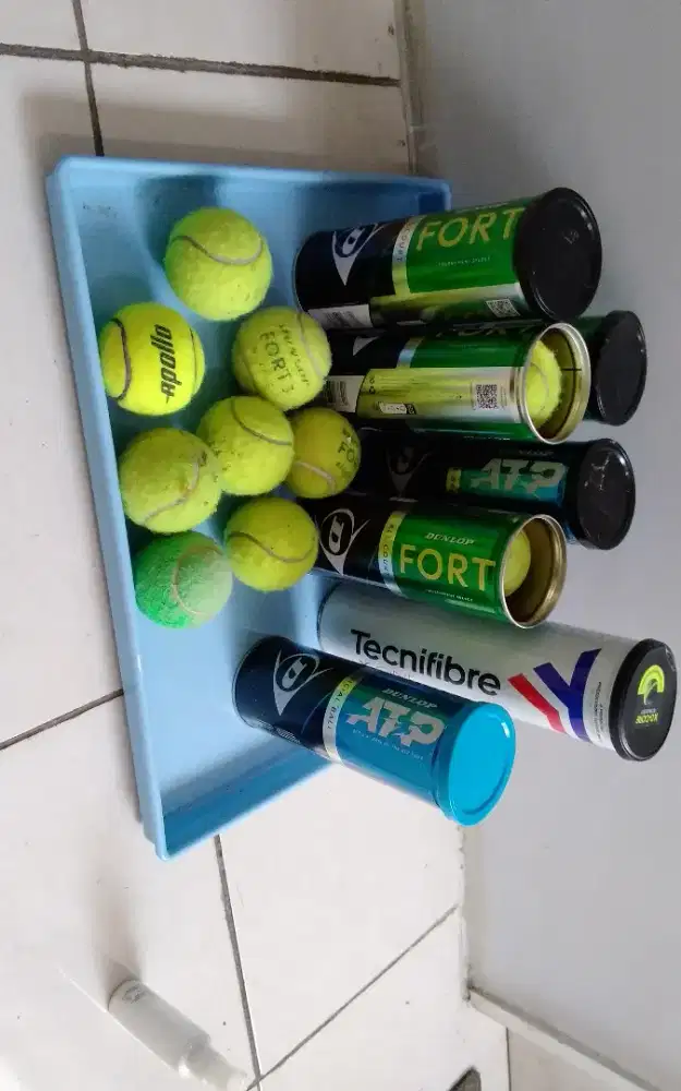 Bola tenis bekas merek  mix mayoritas dunlop kondisi baik