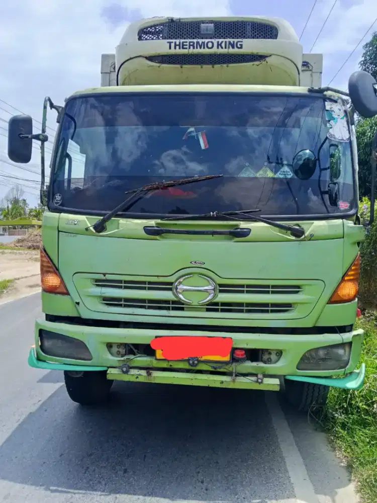 HINO 235 JW TRUCK REEFER 10 RODA BUILD UP (TRONTON)