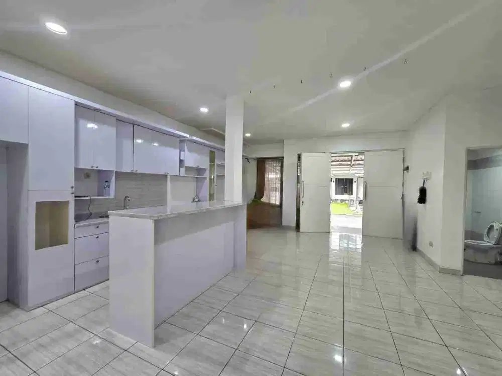 Disewakan Rumah Semi Furnished Kamar 4 di
SERENADE LAKE Gading Serpong