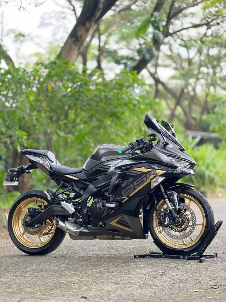 KAWASAKI ZX25R ABS QS 2022 GREY KM 2K PAJAK PANJANG LIKE NEW