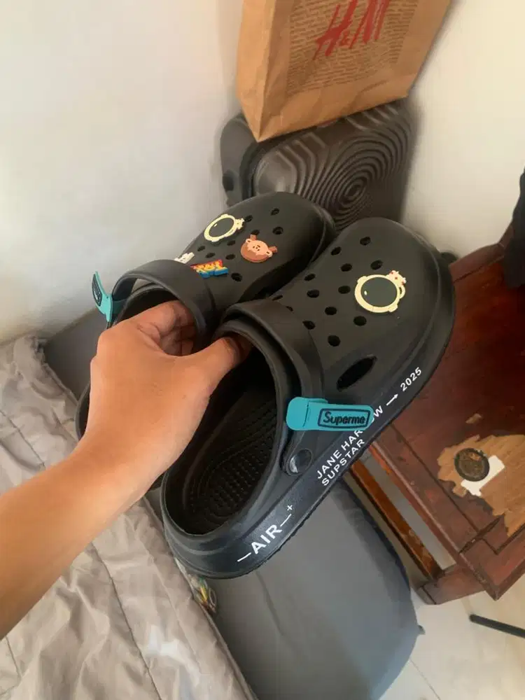 sendal clogs baim unisex kondisi baru mulus