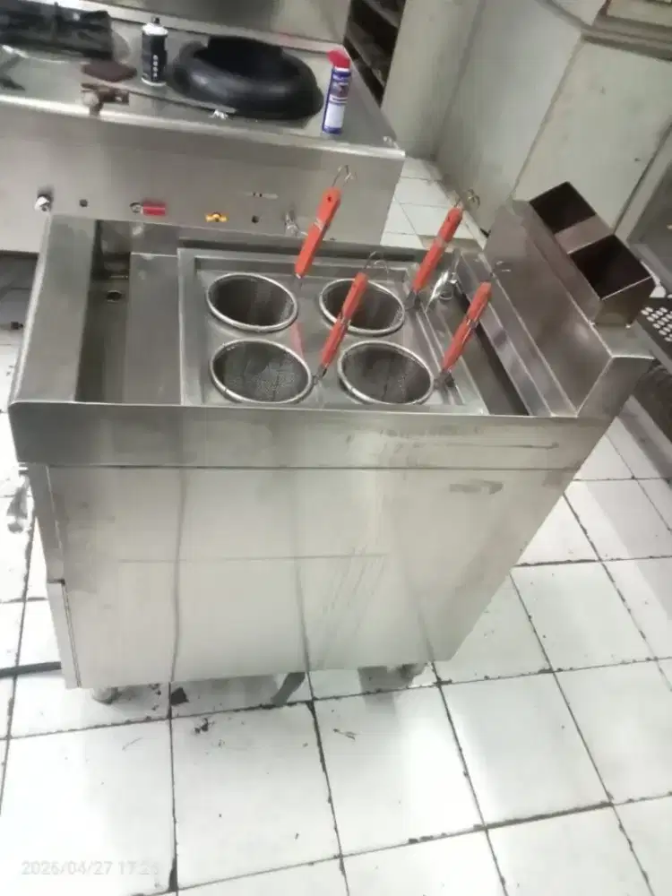 Kompor noodle 4 hold ukuran 70x40x85

Harga : 3,8jt