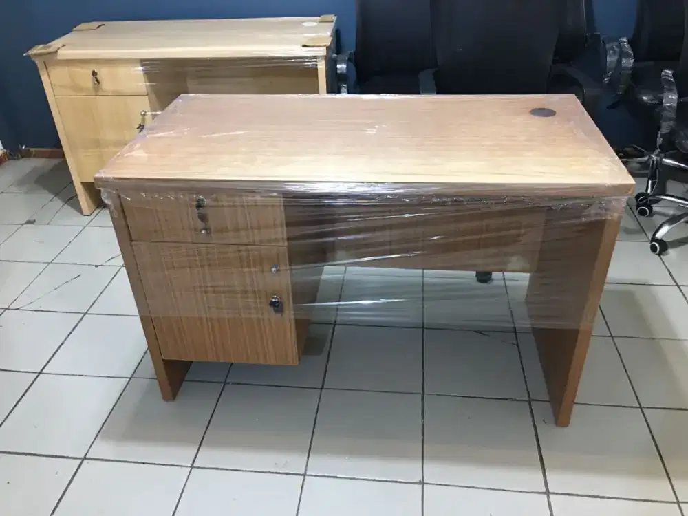 meja kantor multiplek