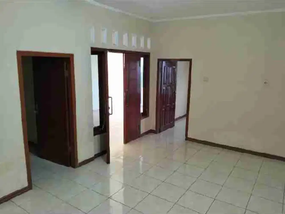 Kontrakan 2 kamar kampung ada pagar ada Garasi mobil