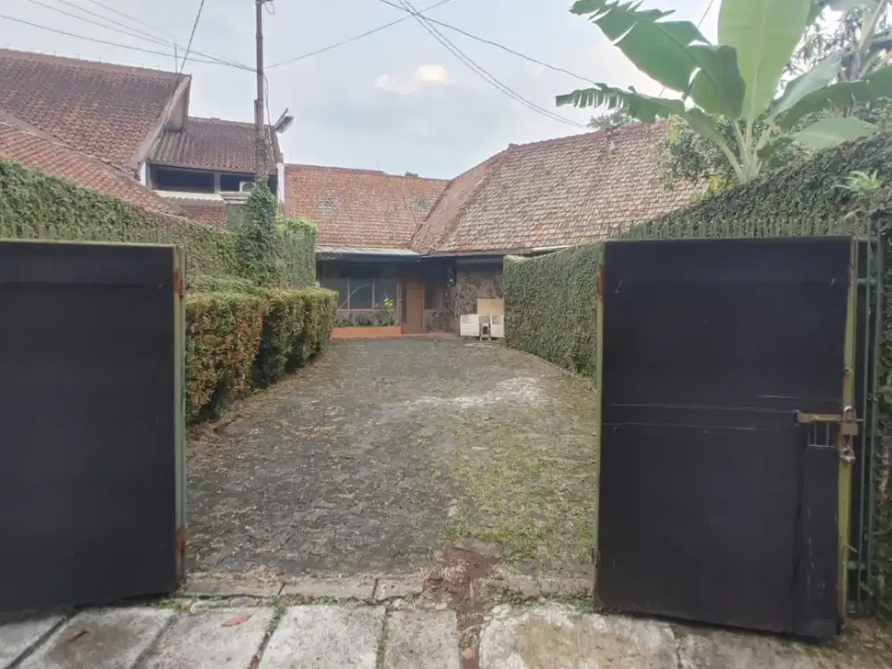 Rumah Asri Strategis di Sayap Dago Bandung