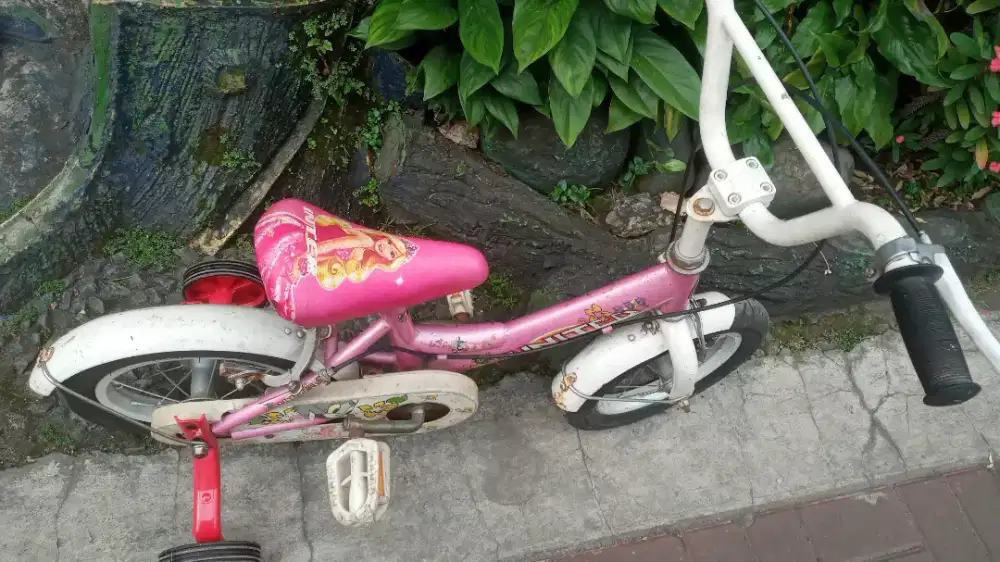 Sepeda anak merk united ukuran 12in