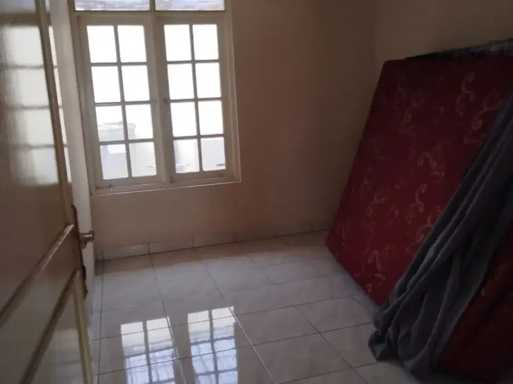 Ffgd. Rumah disewakan di Cluster Taman Baverly Lippo Cikarang