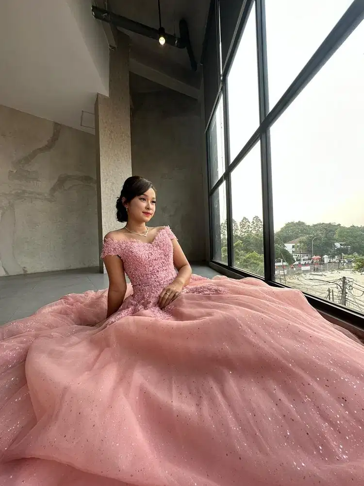 Gown warna pink, bahan prenium dan tebal