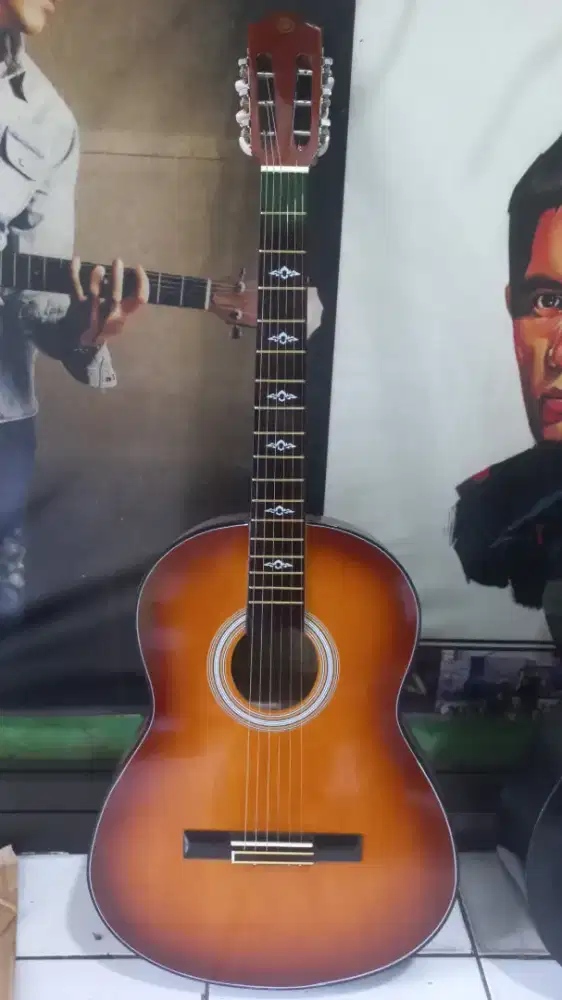 Gitar pemula baru coklat