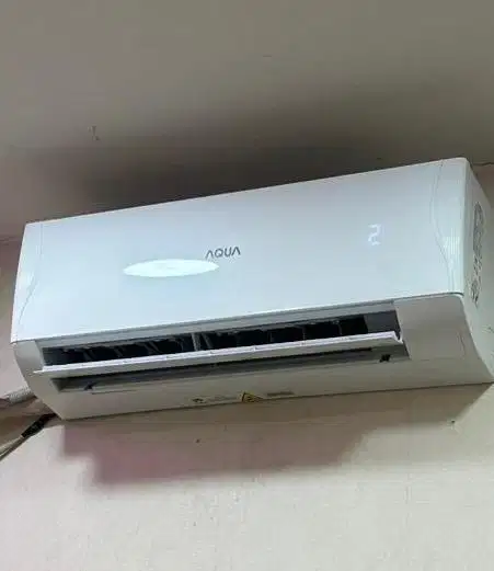AC 1/2 pk merek AQUA kondisi berfungsi baik