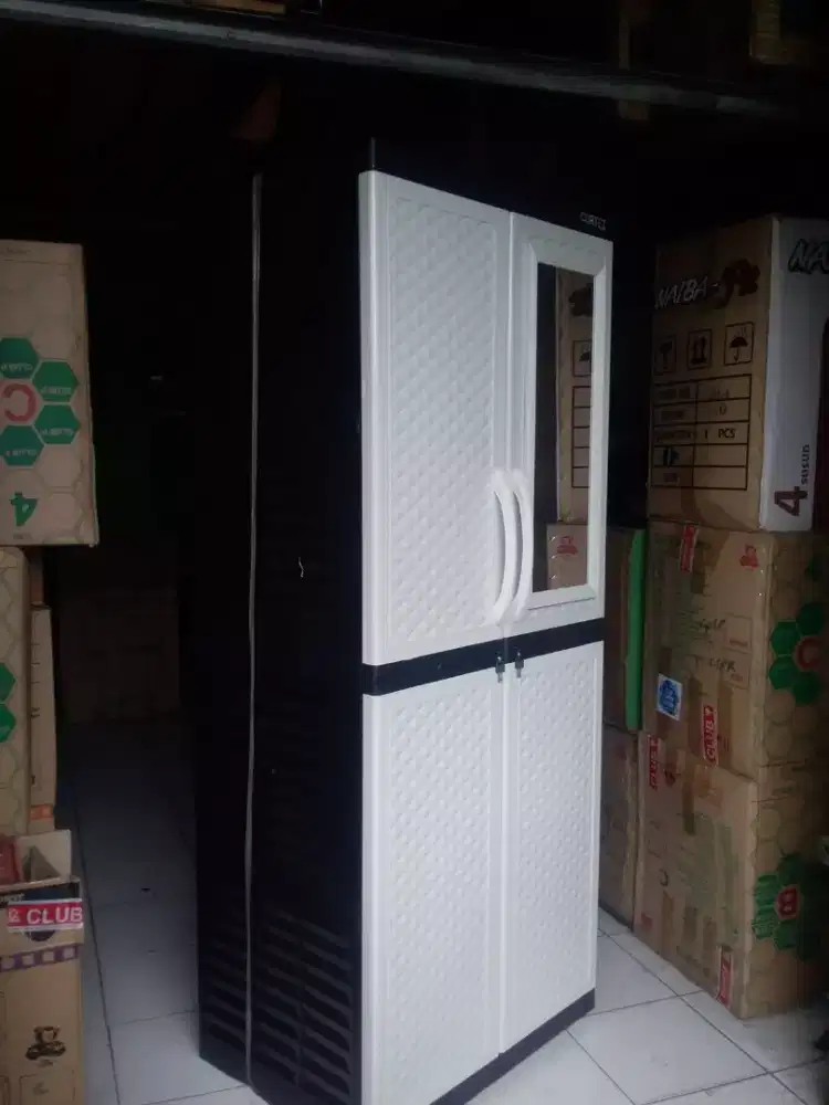 lemari plastik gantung