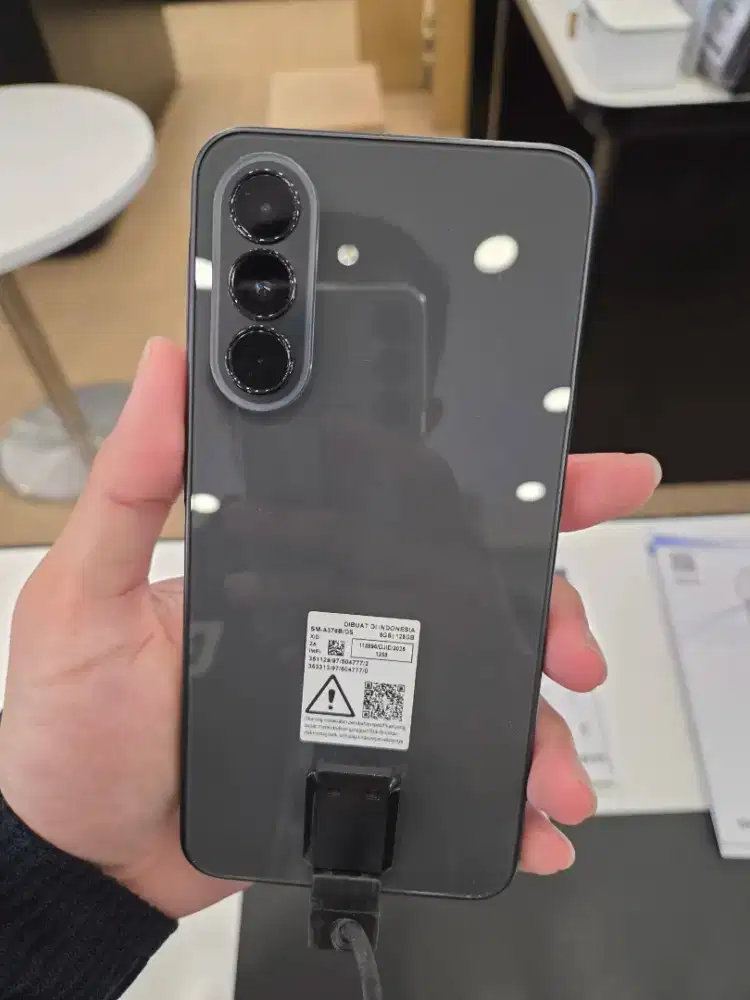 Samsung galaxy A37 dan A57