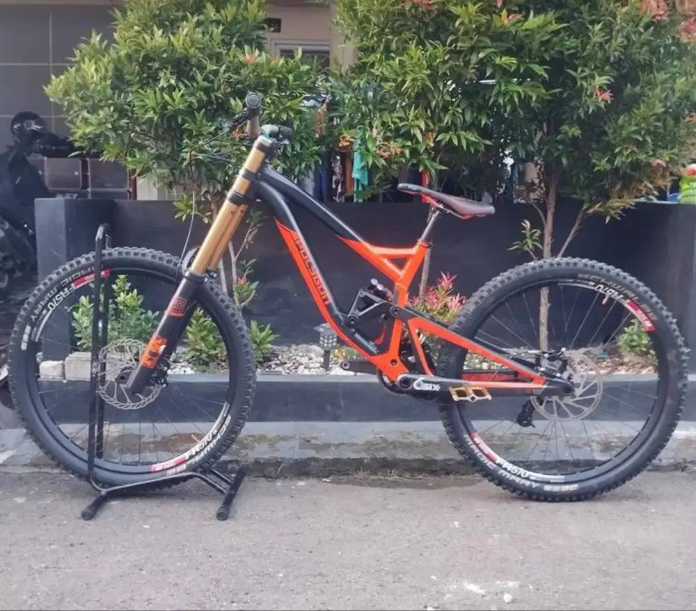 Polygon Collosus DH9