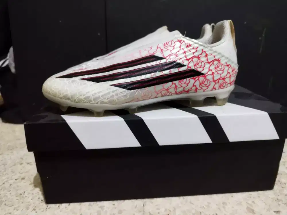 Sepatu bola anak adidas ori size 33.5/20.5cm