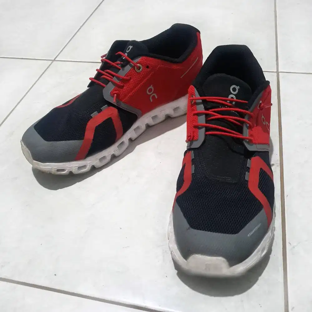 Sepatu Lari Santai On Cloud