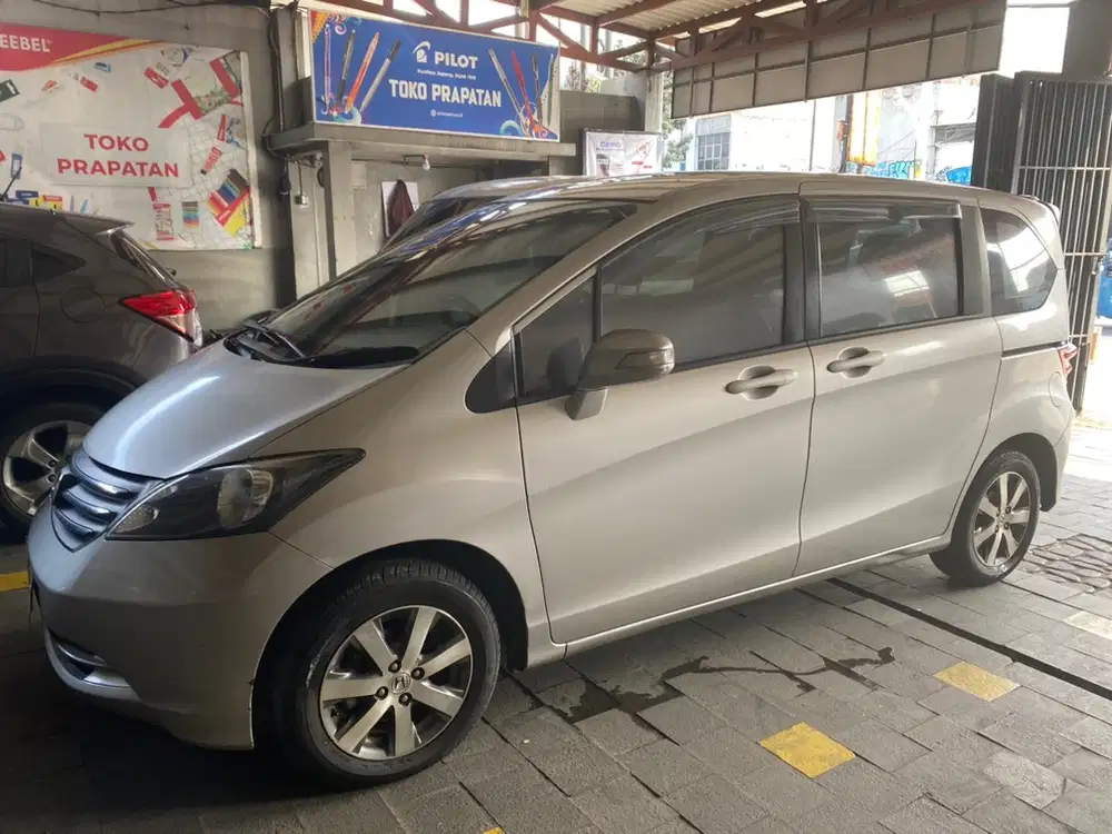 Honda Freed 2011 Bensin
