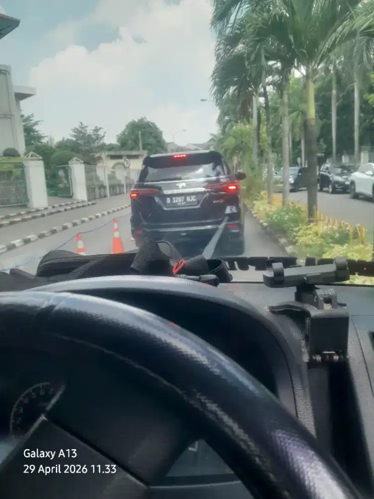 Driver sekolah atau kantor