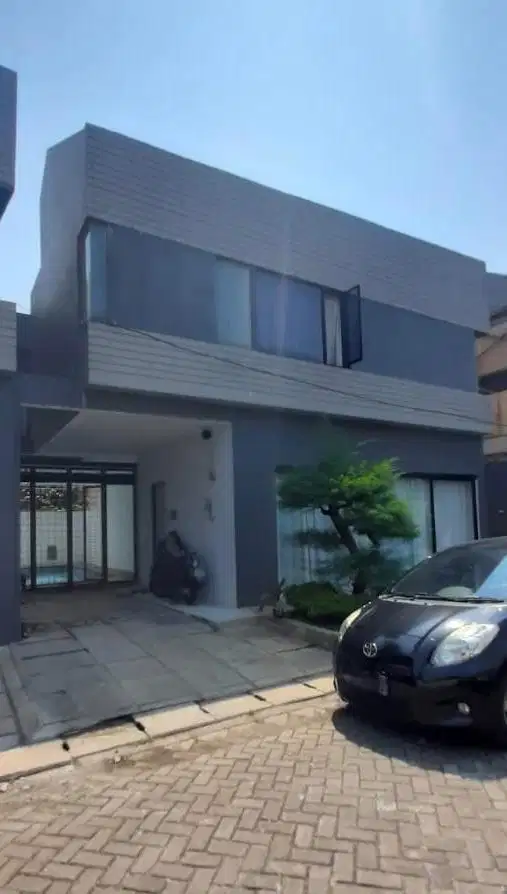 HOT SALE!!!RUMAH MEWAH SIAP HUNI LOKASI STRATEGIS ADA INFINITY POOL