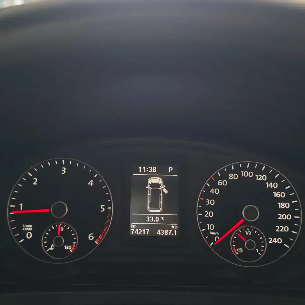 KM 74 RB Record. VW Caravelle DIESEL T5 2.0cc 2012 Hitam