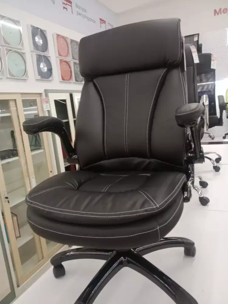 Kursi kerja CLEO BACK