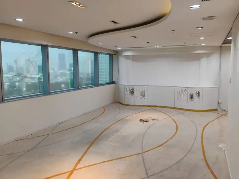 SEWA KANTOR DI JAKARTA PUSAT SUDIRMAN 271M2  FITTED 250K NEGO