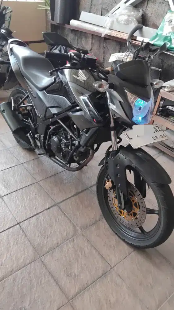 DIJUAL MOTOR CB 150 R OLD TANGAN PERTAMA