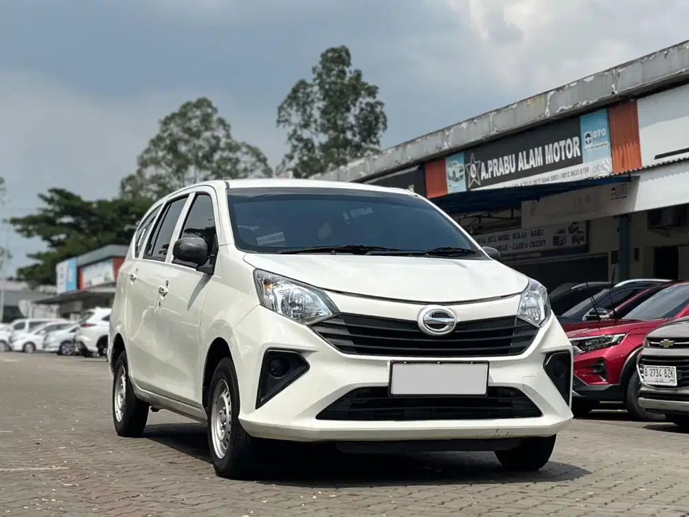 DP 15jt // 2023 DAIHATSU SIGRA D 1.0 MT