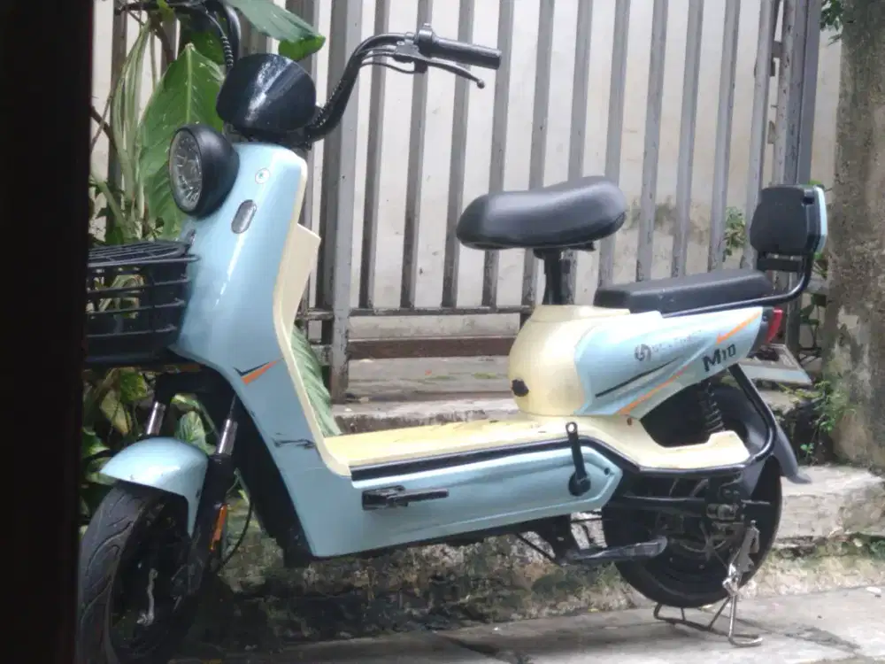 Jual sepeda listrik msh bgs baterai msh awet pemakaian 1 thn