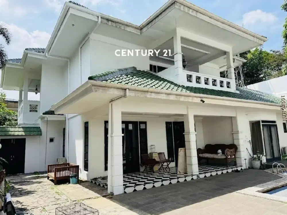 Rumah Dijual Siap Huni Ada Kolam Renang Jakarta Selatan