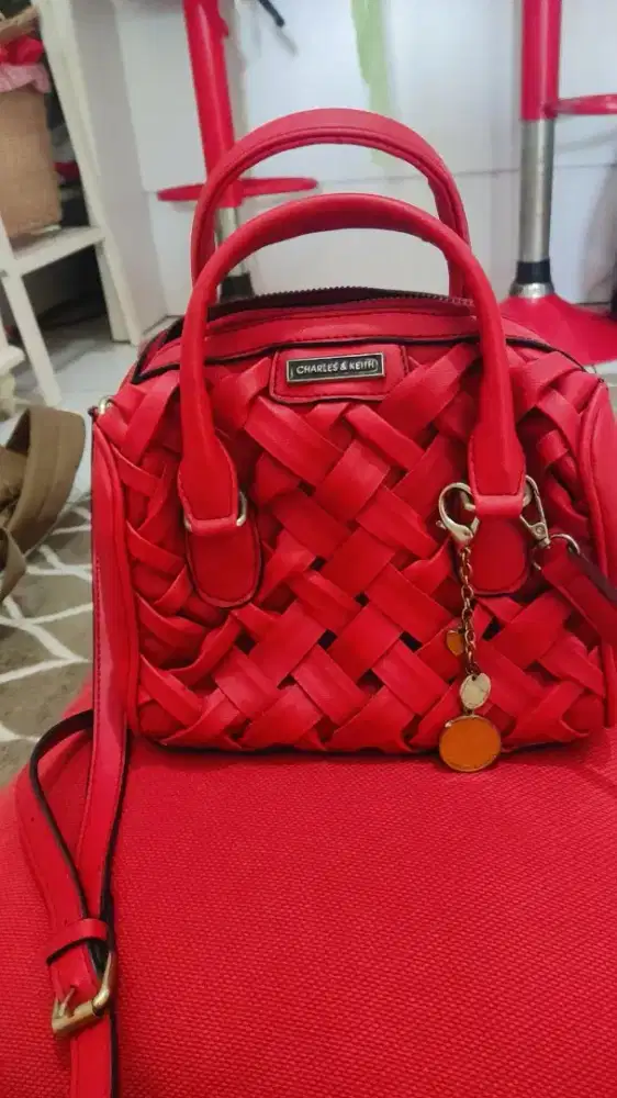 Tas merah wanita daily