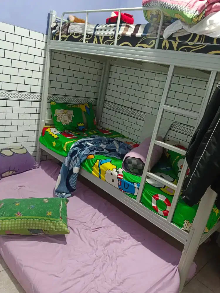 Ranjang besi 2 susun kamar tidur anak
