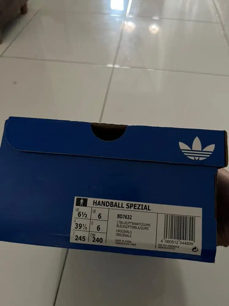 Sepatu adidas handball spezial
