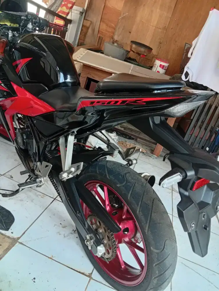 Di jual motor cbr150r