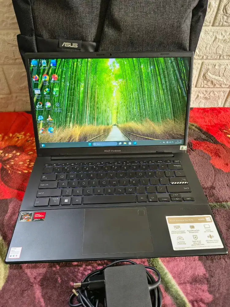 Laptop Asus AMD Ryzen 3 7320u, RAM 8gb, SSD 512gb, HARGA PAS !