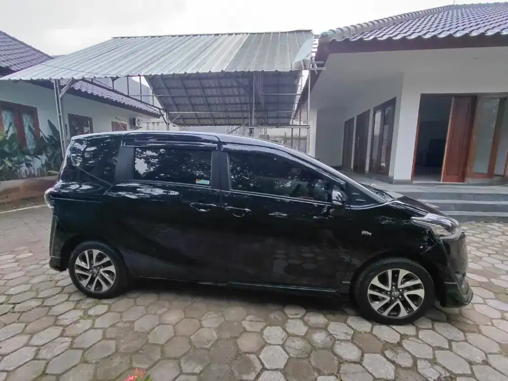 Toyota Sienta Q AT 2017 – Nyaman, Terawat, Siap Pakai!