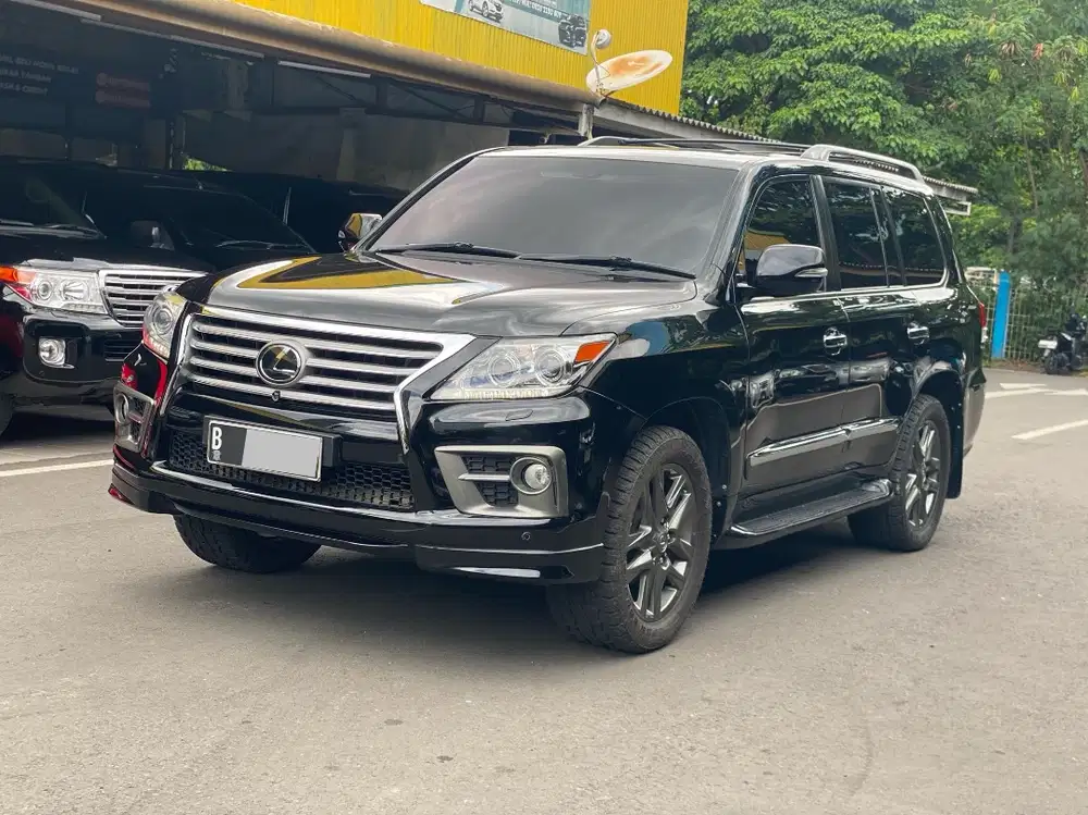 LEXUS LX570 AT HITAM 2014