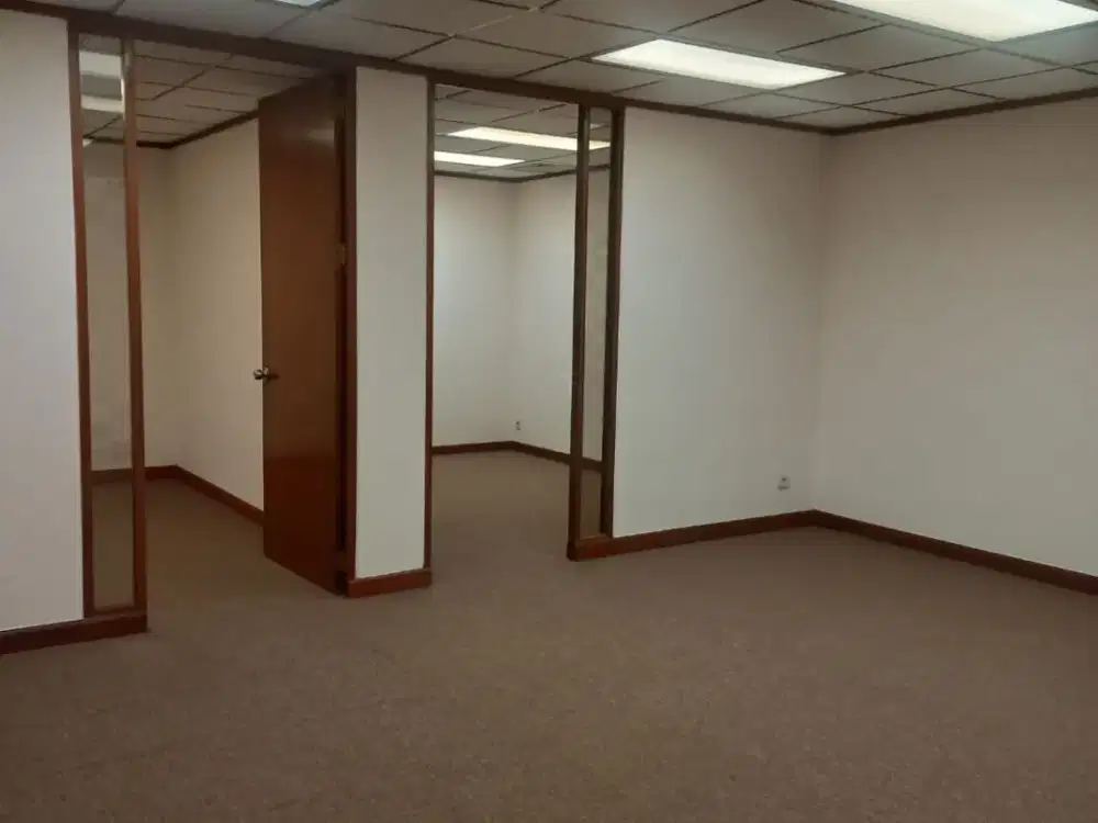 SEWA KANTOR DI JAKARTA SELATAN KUNINGAN  70M2 PARTISI 195K NEGO