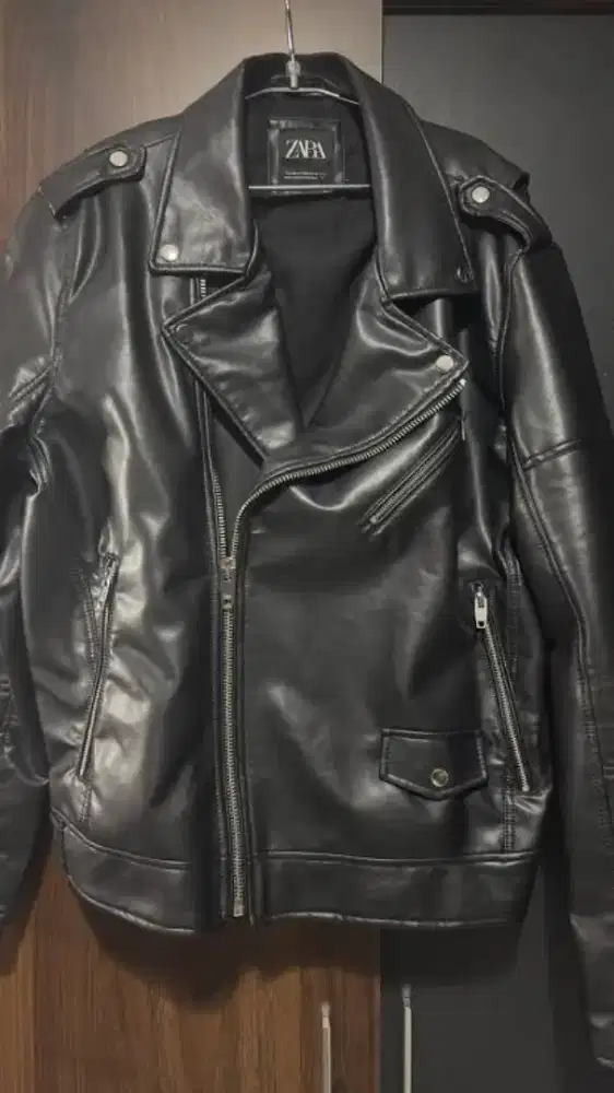 Jaket kulit merk zara