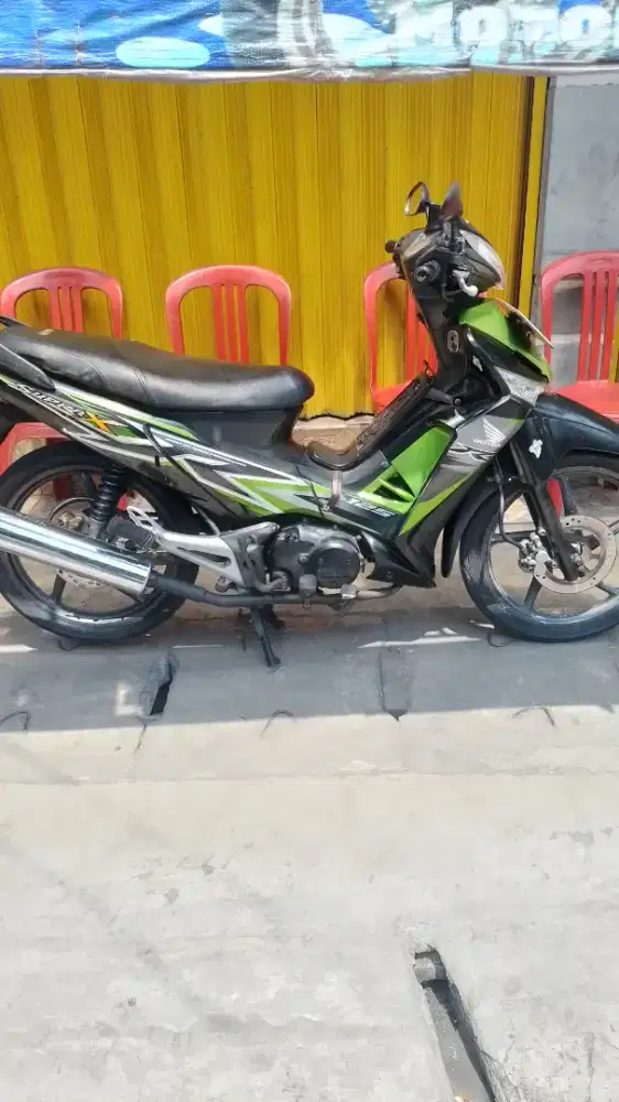 Dijual motor honda supra x batman