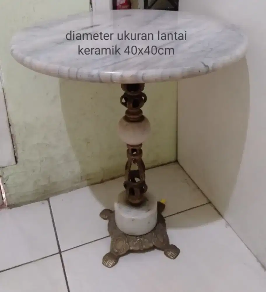 Meja keramik...kondisi bagus
