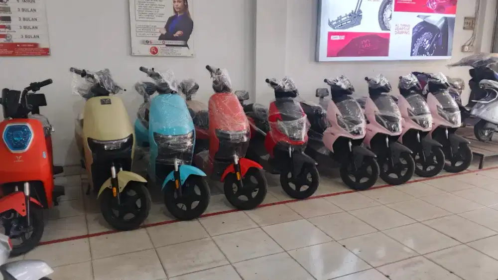 SHOWROOM SEPEDA DAN MOTOR LISTRIK