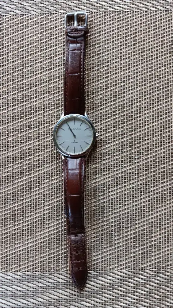 jam tangan merk AC pakaian pribadi kondisi mati (hbs batre/mati mesin)