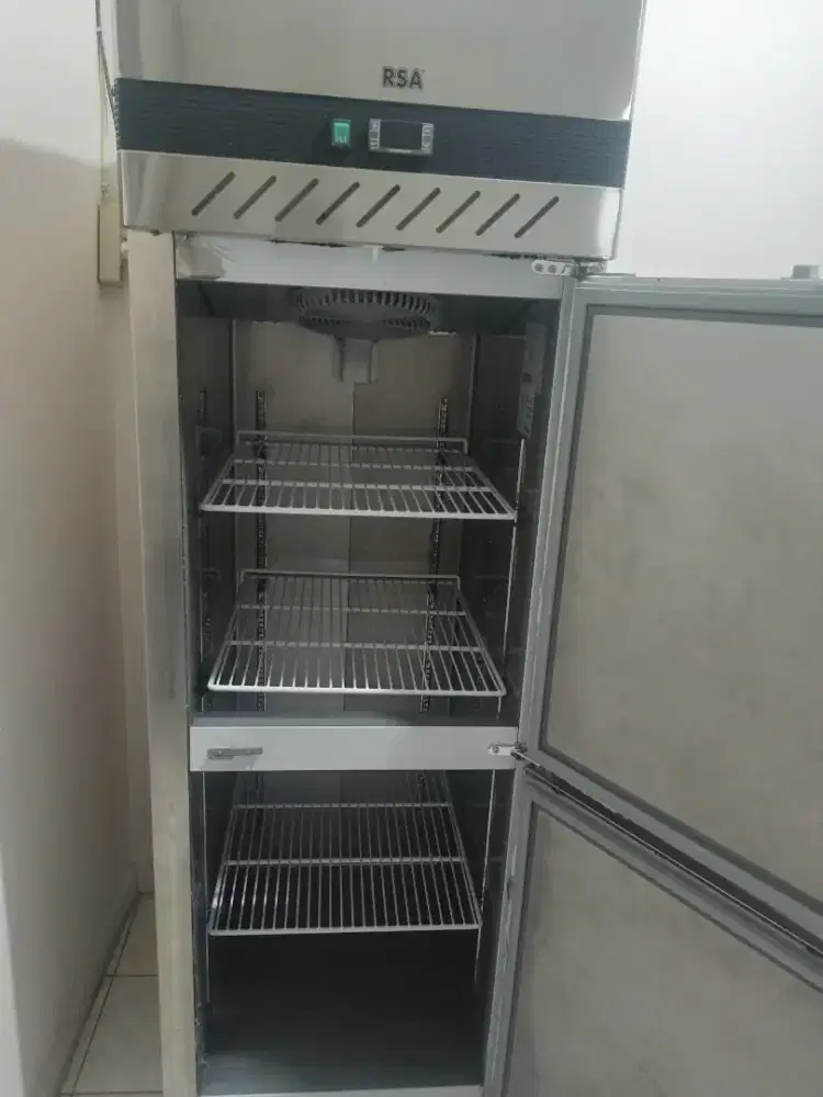 Upright freezer RSA XRF-500-2D