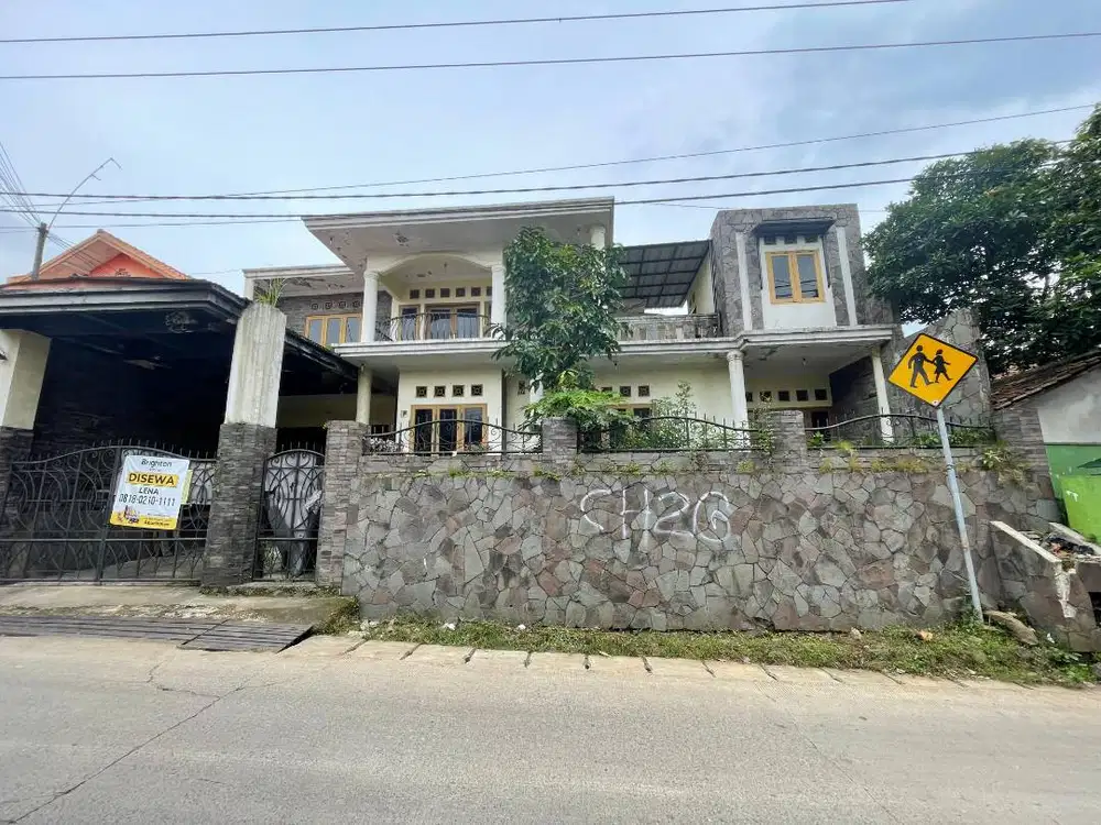 Disewakan atau dijual rumah di belakang pemkot
